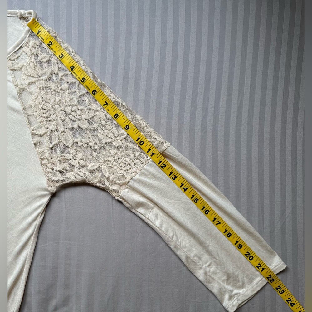 Böhme•lace shoulder crew neck top•size large•3/4 bell sleeve•rayon•ivory/cream - Picture 10 of 13